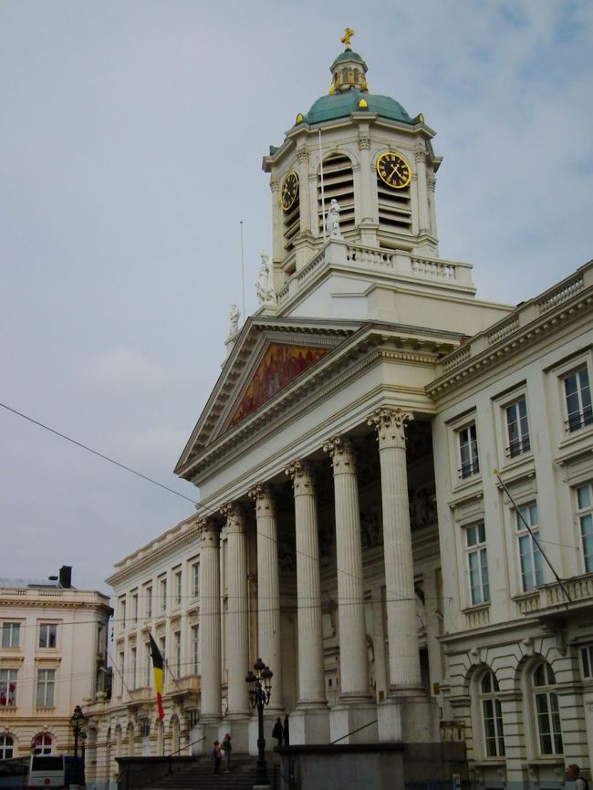 　というわけで結局また王宮前に帰って来ちゃいました。ひょっとすると毎日ここに来ていることになりそう。<br /><br />　そして、とうとう、王宮の礼拝堂に入ったというわけです。なんということはない、これがそうだった・・・。