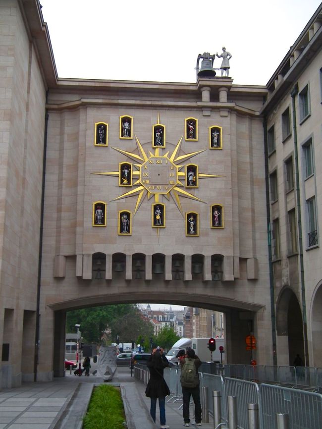 　だらだらと坂を下りまして、くたびれた、くたびれたと文句を言いながら宿に向かっております。こんなところがあったのも知らなかったなぁ・・・。もうきりがない。