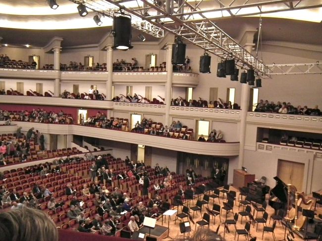 　というわけで今日はBOZARでなんとロンドン・シンフォニーでございますよ。<br />　指揮：Peter Eötvös<br />　ヴァイオリン・ソリスト：Christian Tetzlaff<br /><br />Claude Debussy, Nocturnes<br />Karol Szymanowski, Concerto for violin and orchestra no. 1, op. 35<br />Alexander Skryabin, Le poème de l'extase, op. 54<br /><br />　ノクターンはそれはそれは素晴らしいものでした。