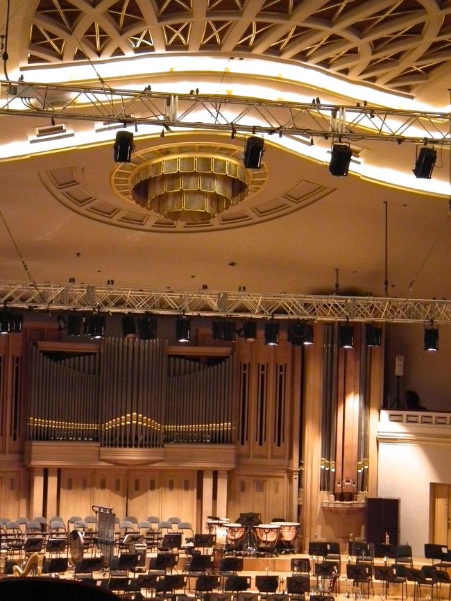 　どこでも、こうしたホールは実に美しく造られておりますねぇ。