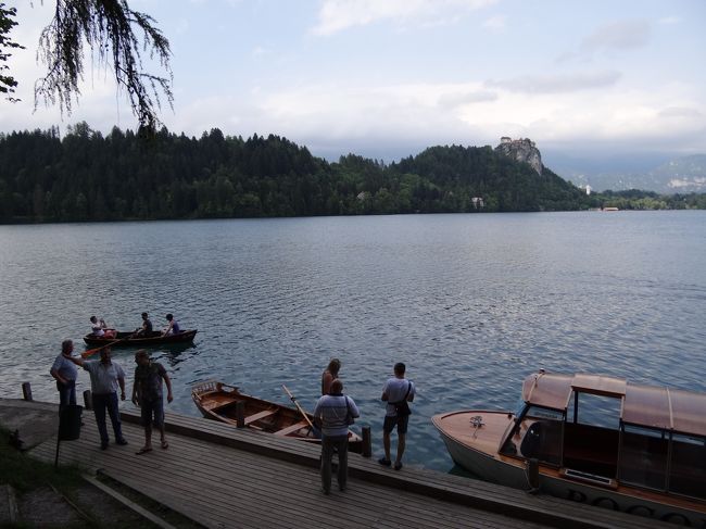 正面と横と２か所船着き場があります。こちらは横。