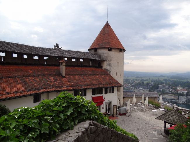 城の中にはレストランもあり、ちょっとした土産物やさんも。