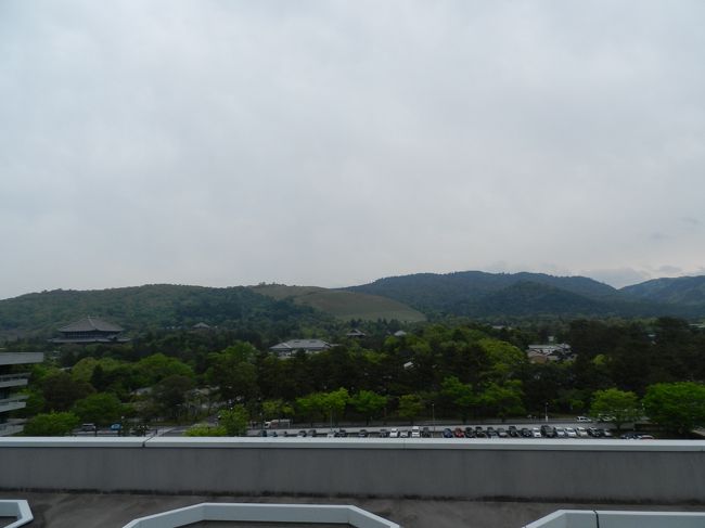 東側には、東大寺や若草山等を見ることができます。