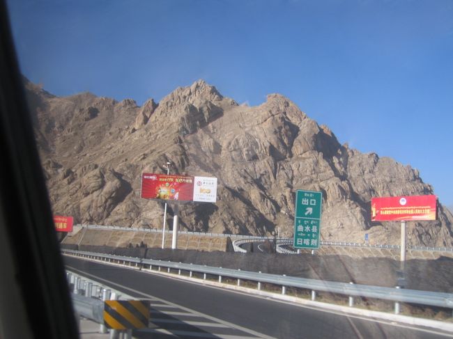 出来たばかりという高速道路のお陰で、市内に随分早く出られるようになったそうです