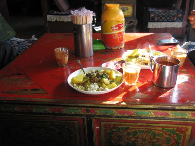 勧められるままに、ヤクの肉のカレーを頼みました