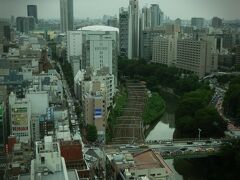 神田川や御茶ノ水駅方面の風景。