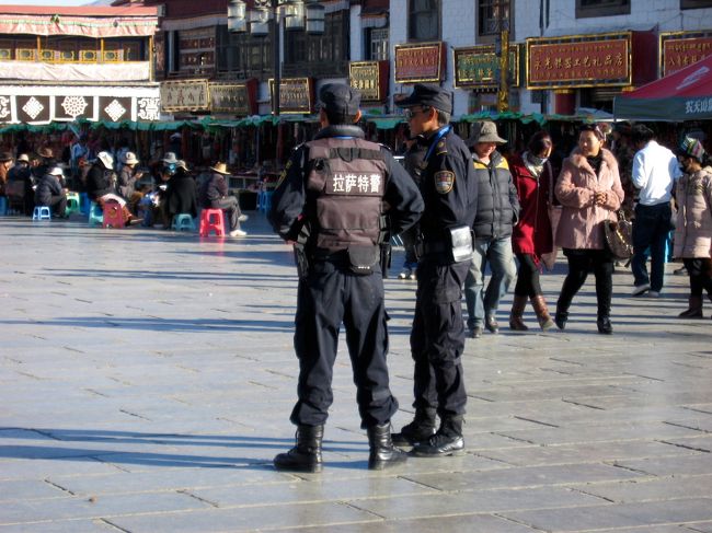 ラサ特警!!編上靴履いてて機動隊みたいでカッコイイ!!