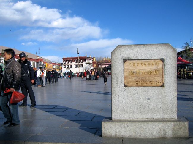 ジョカン寺前の広場から、ポタラ宮に向かいます