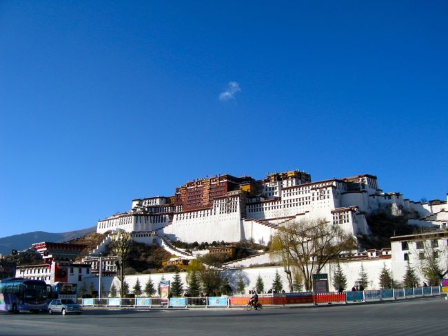 明日は中を見学できるのかと思うと待ち遠しくて仕方ありません