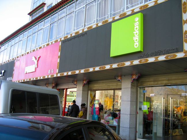 スポーツブランドは全世界どこでも人気のようですね