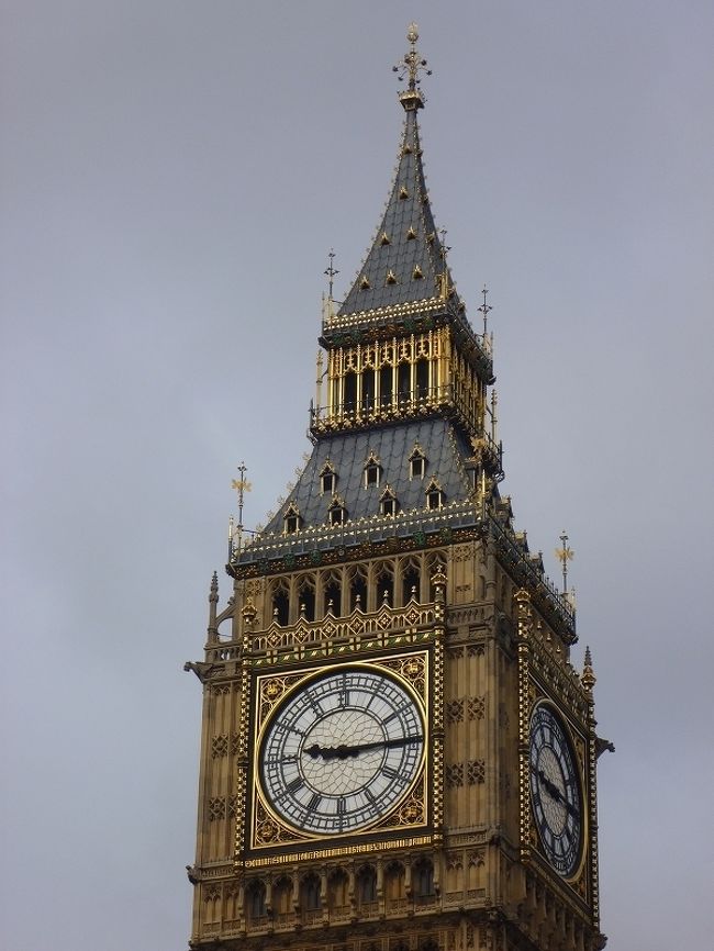 朝早くから、やってきたのは、ビッグ・ベン☆<br />半日観光では、対岸からのご対面だったので、<br />どうしても、自分の足で目の前まで行って、見たかった。<br /><br />そして、自分の足でテムズ川を渡りたかったんです。<br /><br />上の時計はこんな装飾だったんですね☆