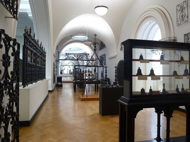 ゆっくりしたのち、館内をまわります。<br /><br />広すぎて、凄すぎて！！<br /><br />ここが無料だなんて(;O;)<br /><br />あらゆるジャンルのものが置かれており、<br />写真じゃ収めきれません！！