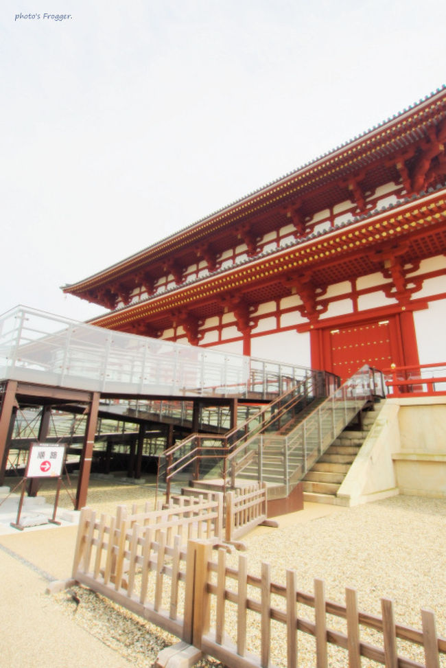 大極殿内部には北側のこちらから上の写真の入口へと向かいます。