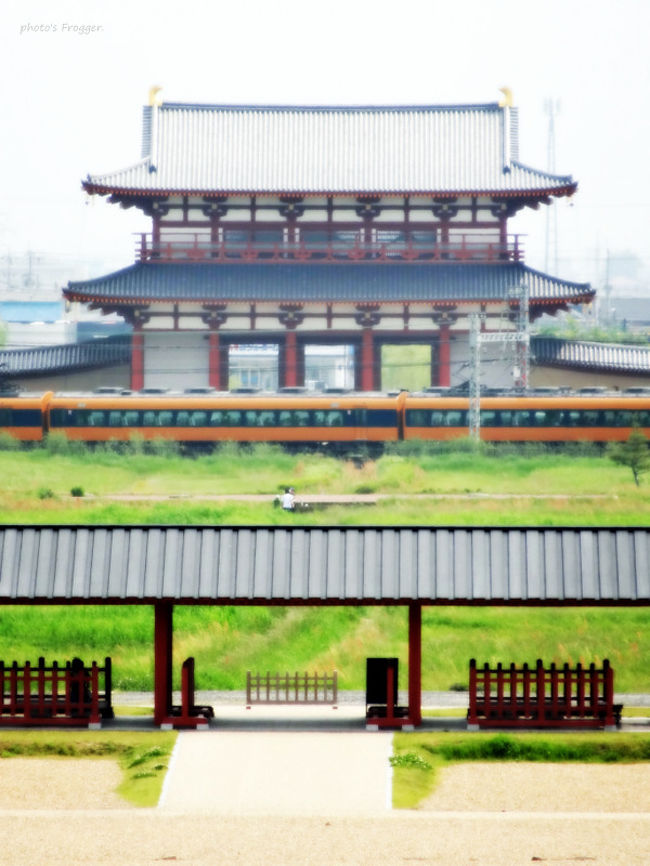 どーん！と寄った朱雀門。<br />あ〜、あちらまで行きたかった(爆)<br /><br />朱雀門は平成10年に復元されています。