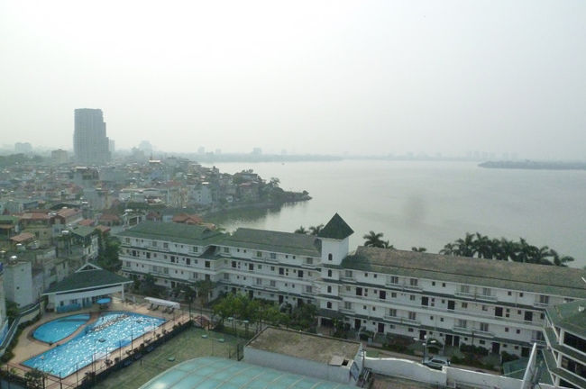 今回ホテルに着いてからの一時間半が私に与えられた数少ない自由時間。これは今回宿泊したCWDホテルの客室から見た西湖の風景。