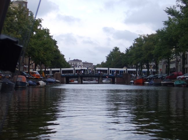 Mちゃんは眠気絶好調！<br />全然喋らなくなっちゃいました（苦笑）<br />でも、ここで寝ちゃうと、時差ぼけがつらくなるから、私とY君が<br />「寝るな〜!!」<br />と起こし続ける状態になっちゃいました。