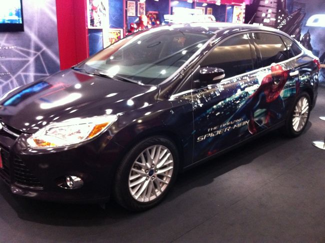 サイドに「スパイダーマン」のペイント車両が展示されていました。