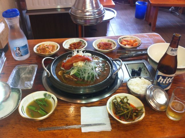 ホテルで荷物を下ろし、明洞へ行き、頼まれ化粧品を買いに東和免税店へ行き自分用の化粧品を買い、東大門へ行きｄｏｏｔａで色々買物をしました。<br />超ハードです…(T_T)<br /><br />あまりにもお腹が空いたので1人ですがガッツリ「カムジャタン」を食べました（＾ｕ＾）