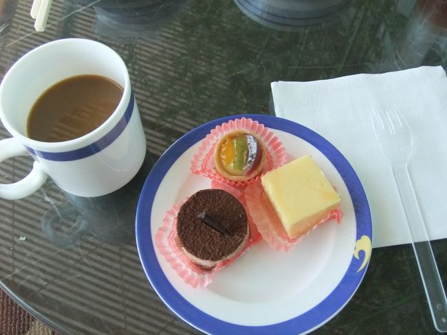 デザートも食べてみた。う〜ん・・・