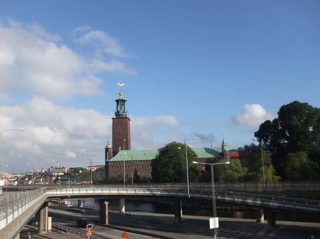 明日行こうと思っていた市庁に向かってゆっくり歩きます。