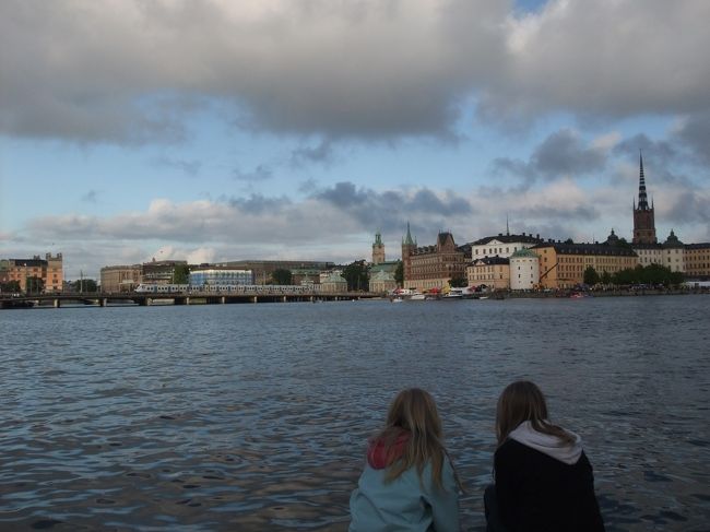 女の子２人で語ってました。かわいかった☆