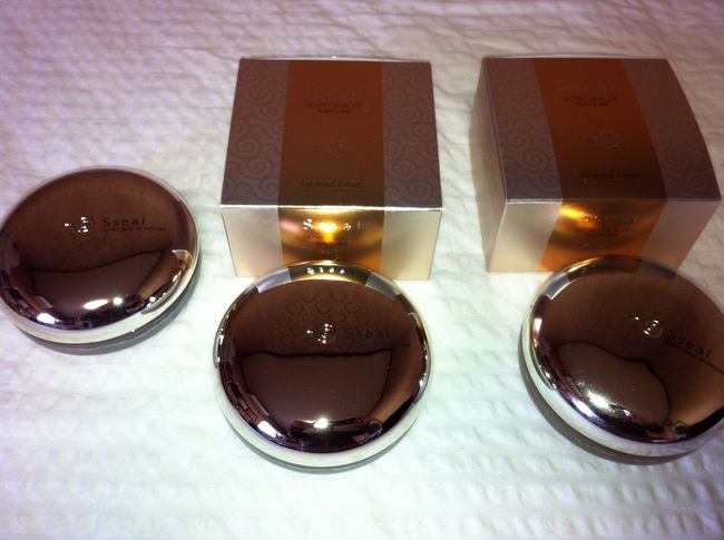 今回はイッツスキンのカタツムリクリームではなく、フェイスショップのを購入。２つ買うと１個おまけです。