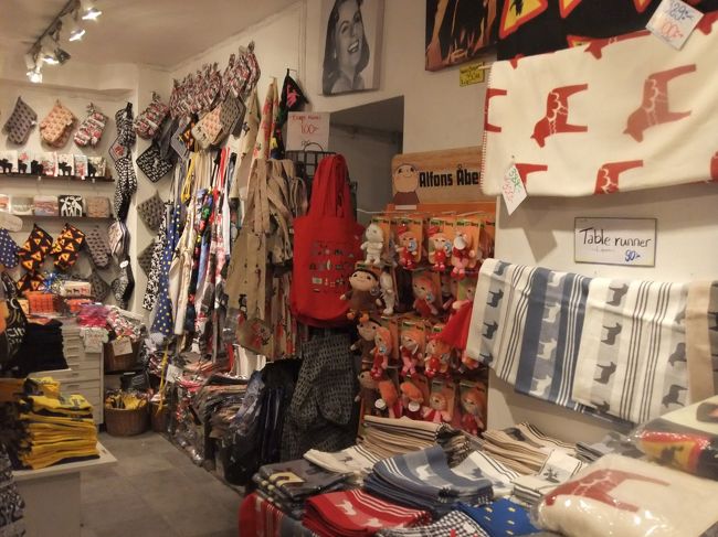 お土産屋さんがたくさんあるので、寄り道☆<br />北欧雑貨はかわいいな〜！