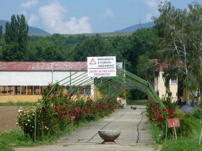 カザンラクのバラ産業博物館<br />バラオイル・クリームなどを売っていますが、<br />とにかく売店が狭い！！