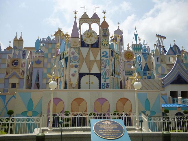 イッツ・ア・スモール・ワールド。<br /><br />世界を巡るのは同じ様でしたが、日本とはちょっと違ってます。