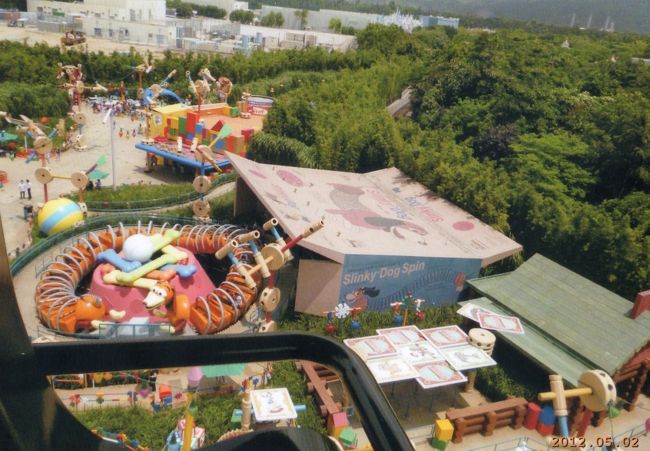 意外と高くまで上がります。<br />ちょっと怖いかな。<br /><br />スリリング・ドッグ・スピンが見えます。