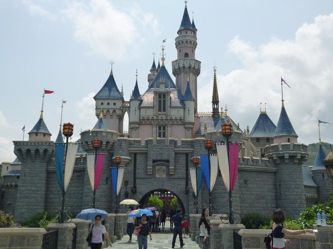 眠れる森の美女の城。<br /><br />