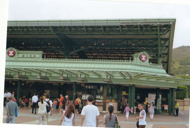 迪土尼駅に到着。<br />