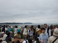 鎌倉の市街や由比ガ浜の景色を一望でる展望台。
今日は曇ってます。
