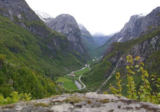 峠を一気に下る