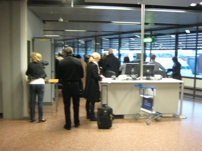 搭乗前の出国審査