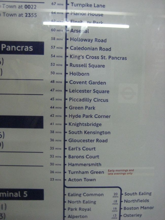 ヒースロー空港からピカデリーラインで、ホテルへ向かいます。<br /><br />”NH Harrington Hotel”は、Gloucester Roadで降ります<br />約50分くらいで、駅に到着します<br />通勤時間帯の乗車はスーツケースなど大きな荷物があると大変だけど、なんとかなります。