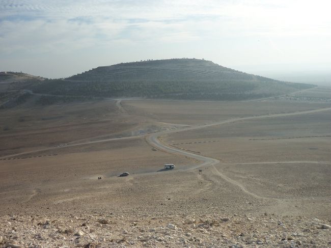 　麓でバスを降り歩いて急な坂を歩いて登ります。　<br /><br />