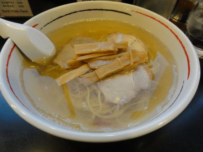 函館では塩ラーメンで有名なあじさいでラーメンを食べました。スープと麺は格別！チャーシューはアレならなくてもいいかなｗ