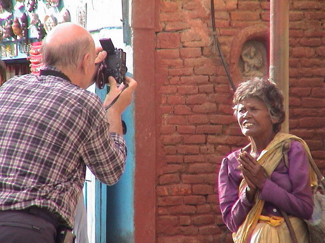 はい、チーズ！<br /><br />でも、夫婦ではありません。<br /><br />写真の後、<br />お金を要求されてました。