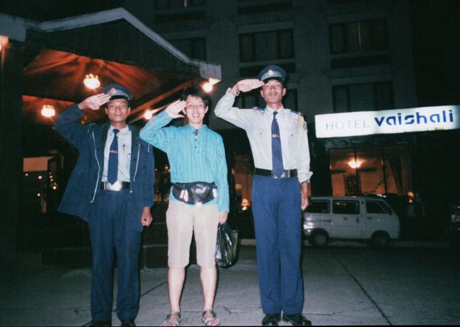 そして、朝。<br /><br />どうやって日本へ戻ったか、<br />だれも知らない。<br /><br />いや、知ってる。