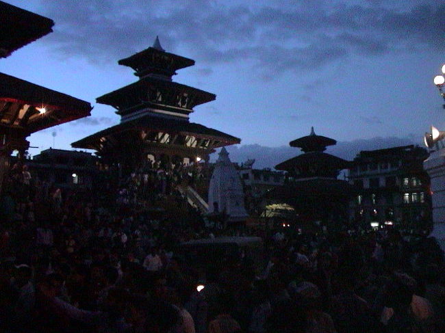 そして、夜。<br /><br />何を食べたのか、<br />だれも知らない。