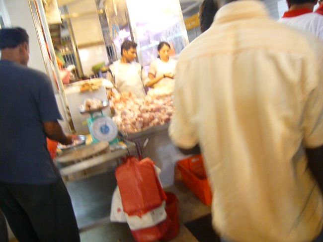 そして夜はすっかりお気に入りになった<br />リトルインディアヘ舞い戻る！