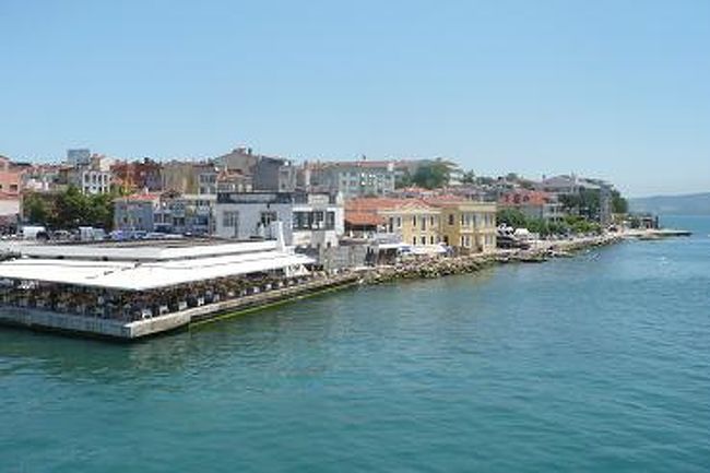 ヨーロッパ側からアジア側へ渡る、フェリー乗り場から。