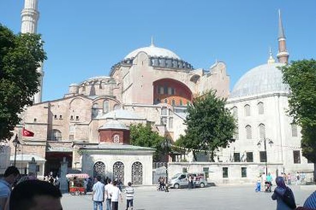 アヤソフィア<br />25TR払って、たった３０分間＠＠<br />足りないわよ〜〜。<br />グランドバザールやエジプシャンバザールこそ省いて欲しかった。