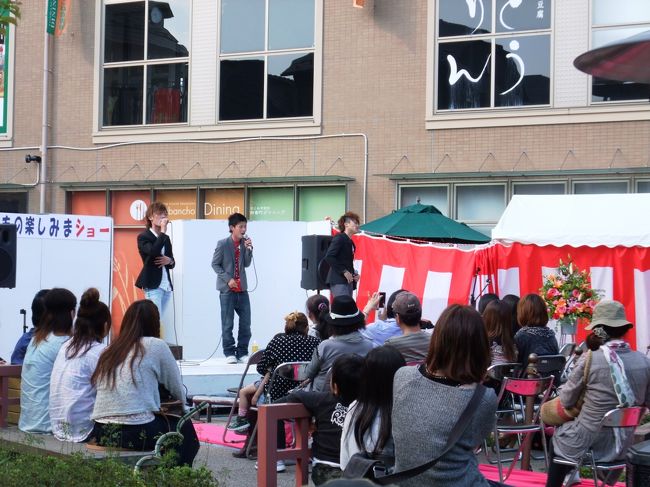 　「音で癒される　脳に優しいハイパーソニックサウンドの流れる街」だそうです。　<br />　この日も、ひこね食賓館「四番町ダイニング」前では、無料のライブが行われていました。