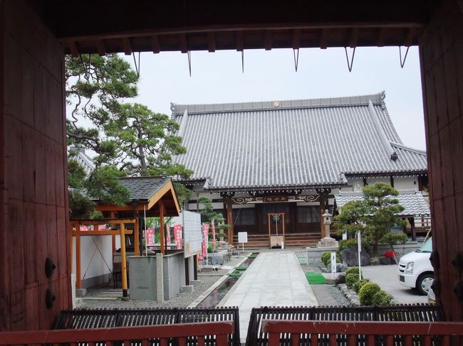 　宗安寺を山門を額のように使って撮った写真です。