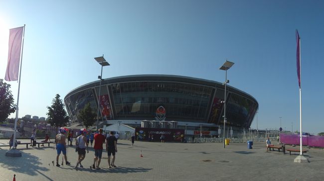 シャフタールドネツィクのホームスタジアム。<br />UEFA5ツ星ランクのスタジアムなのでチャンピオンズリーグの決勝を開催出来る素晴らしいスタジアムである。