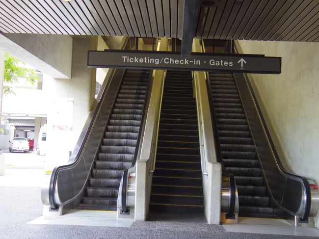 オアフ到着後はそのまま<br /><br />国内線に乗り継ぎ