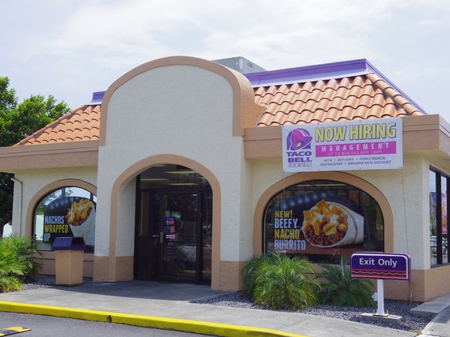 ちょっとくつろいだら<br /><br />近くのモールにあるタコベルへお昼を食べに