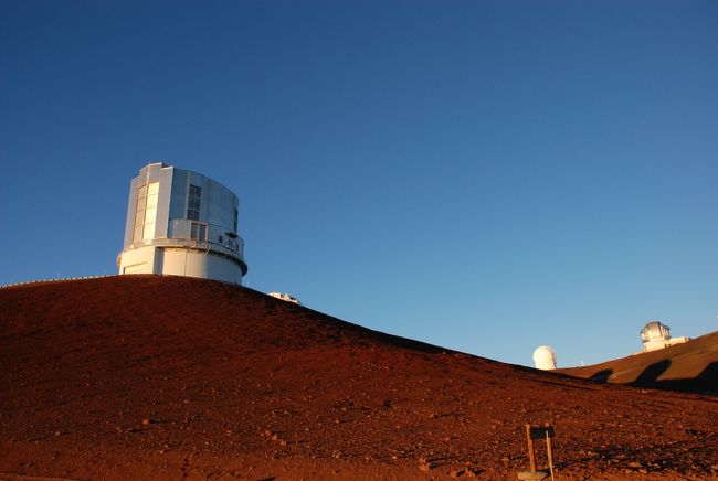 山頂に到着<br /><br />日本の『すばる』です